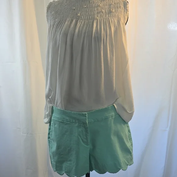 Crown &‎ Ivy Light Green Scalloped Hem Shorts - Picture 4 of 5
